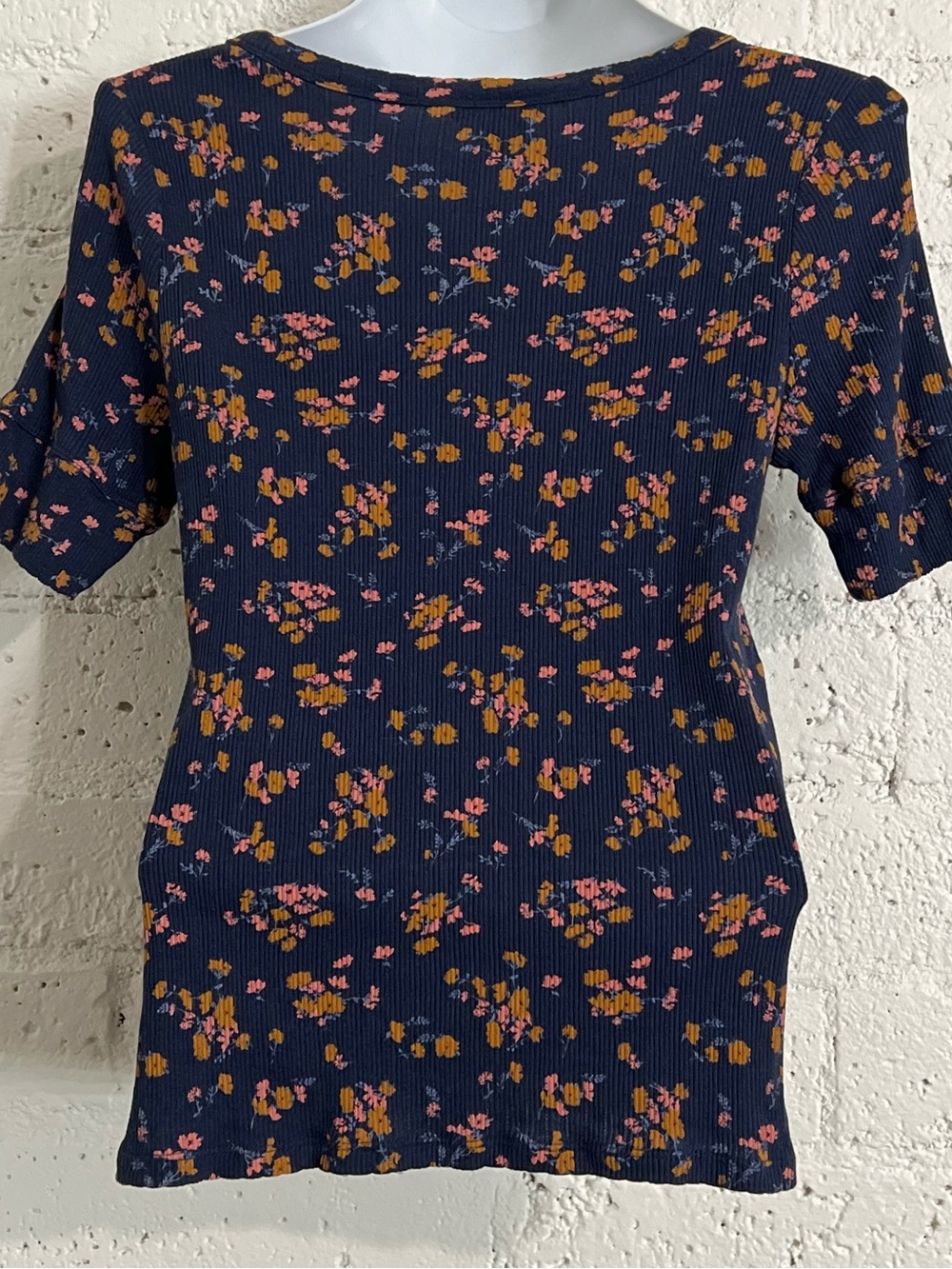 Lucky Brand Womens Top M Blue Floral Ribbed Stretch Short Sleeve Snap Neck AM19 - Picture 5 of 6